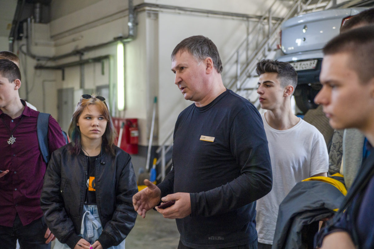 Студенты побывали на экскурсии в дилерском центре "Норд-Авто"