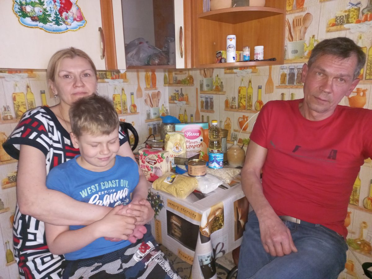 На пасхальной неделе подопечные фонда "Константа" получили вкусные подарки