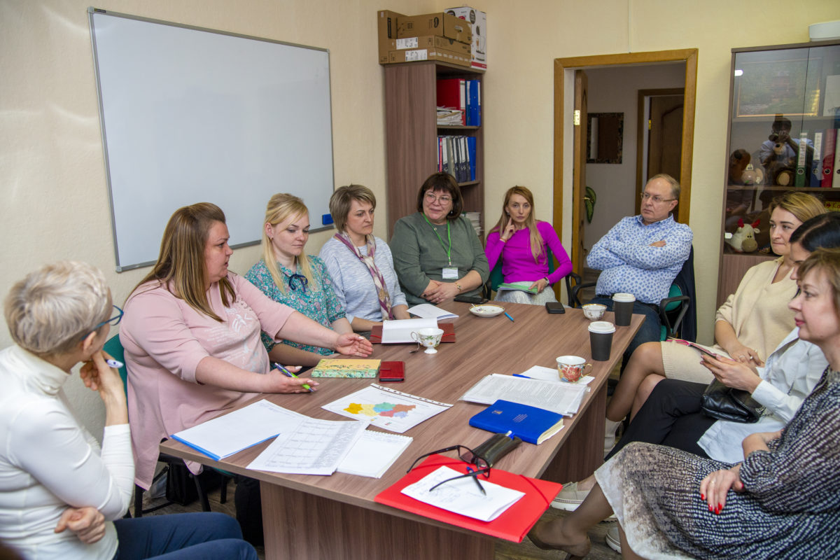 Фонд "Константа" провел стратегическую сессию для смоленских коллег