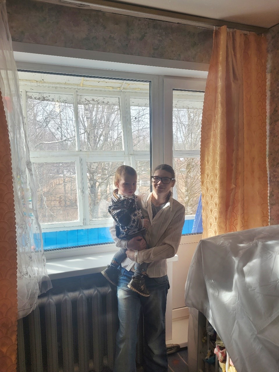 Чтобы окна не выпали вместе с ребенком