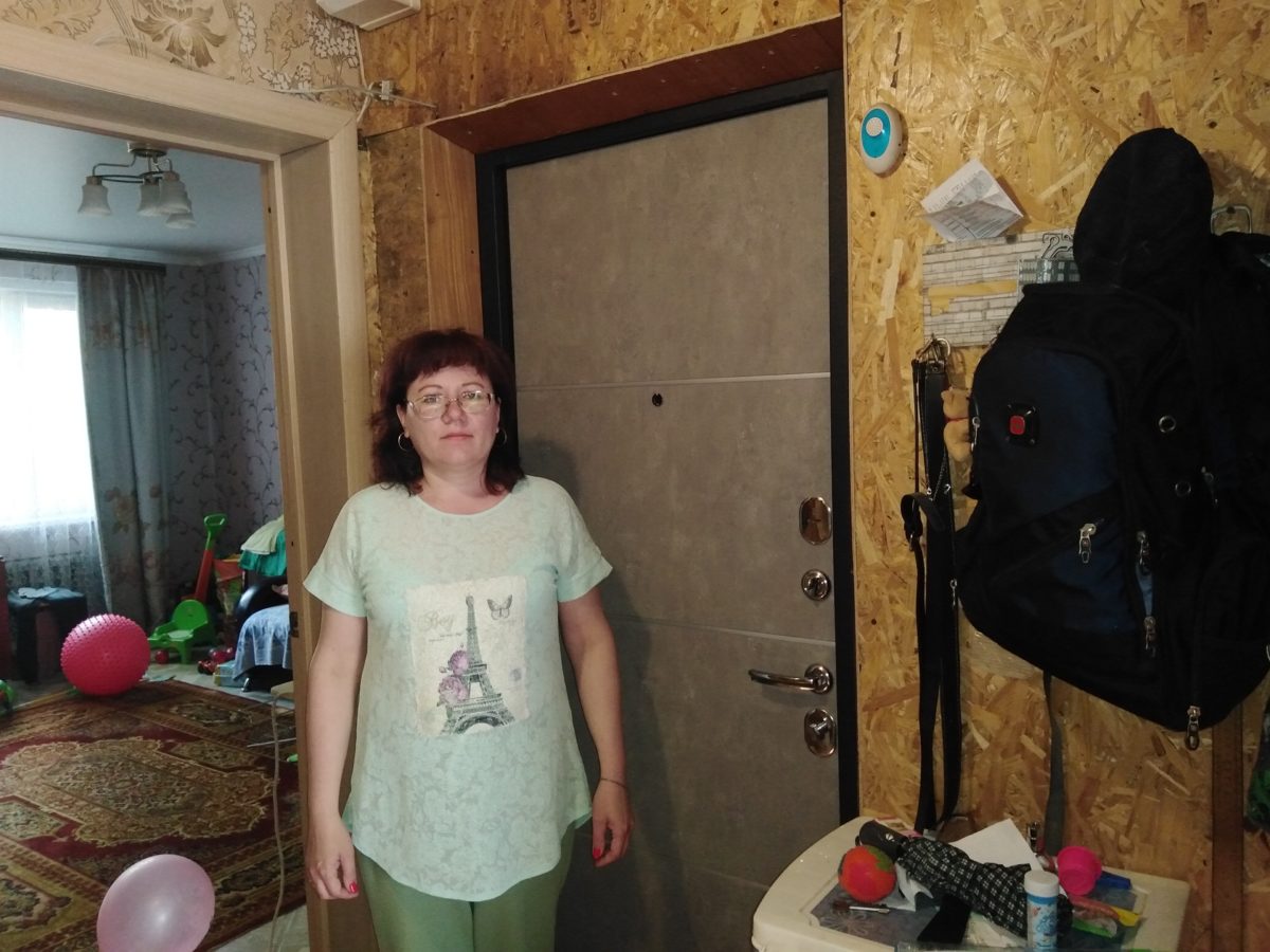 Семье, пострадавшей из-за поджога, оказали помощь