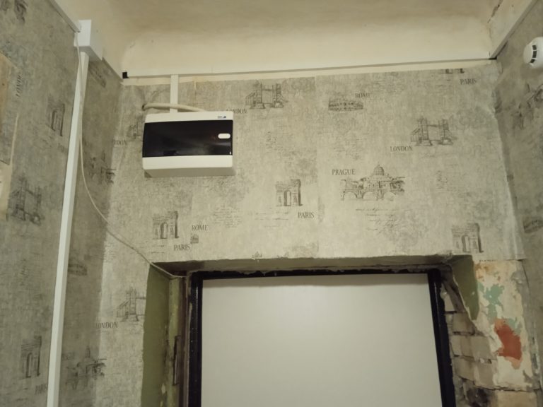 Семьи больше не живут в страхе - дома новая проводка