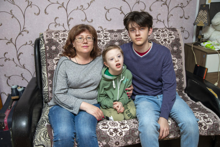 Семье, пострадавшей из-за поджога, оказали помощь